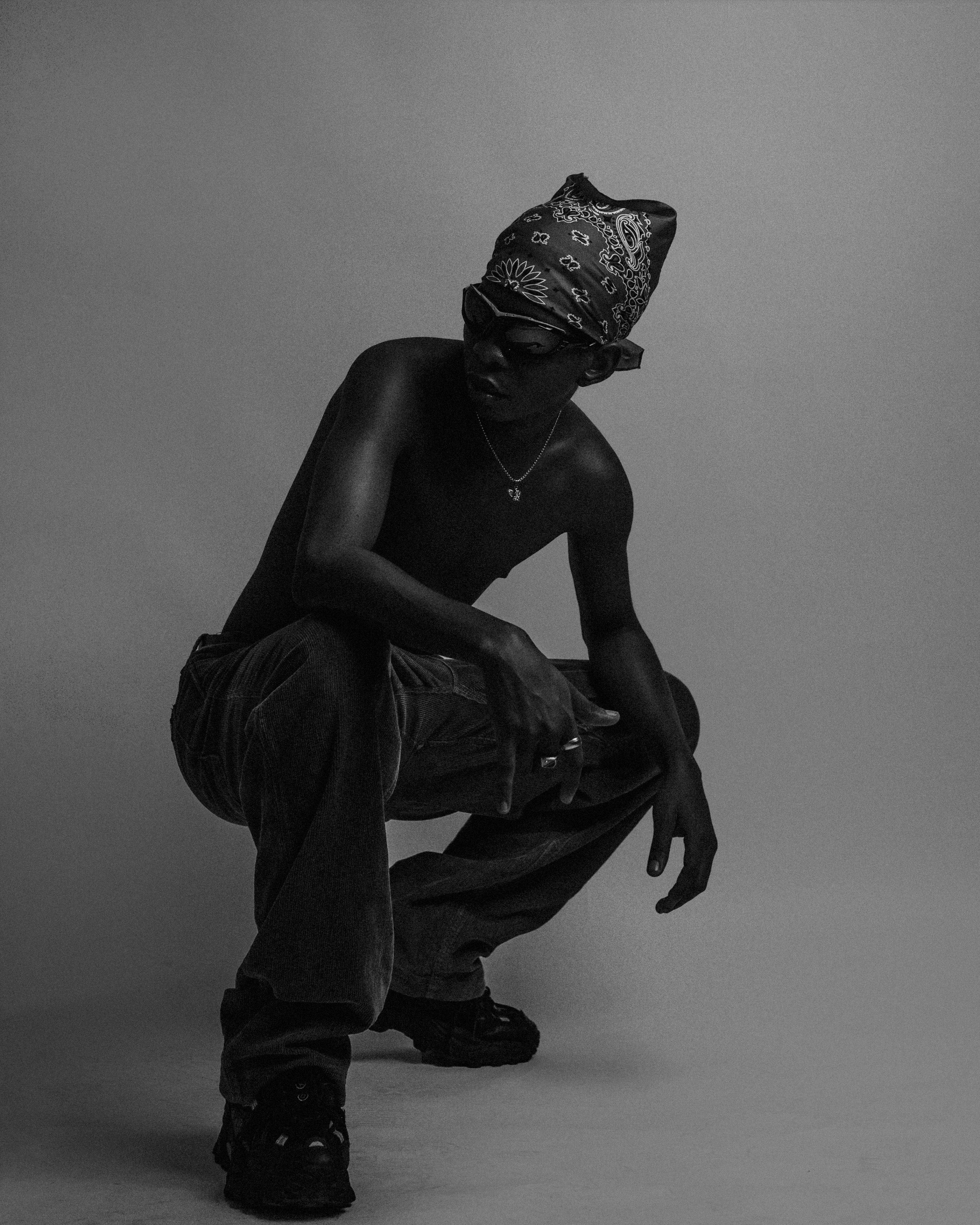 Muyii crouching